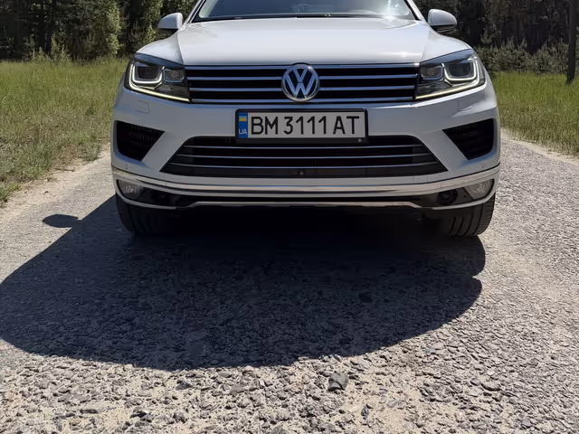 Volkswagen Touareg - фото 1