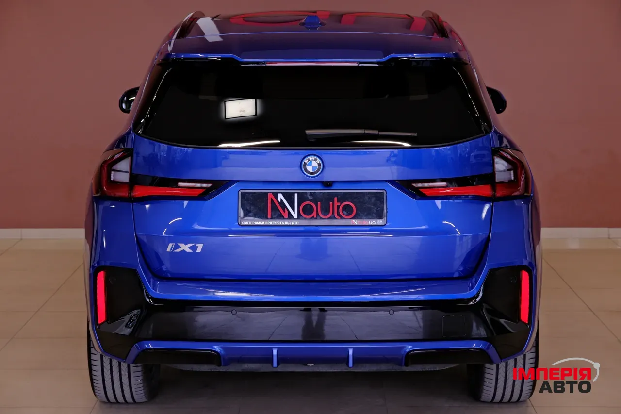 BMW iX1 - фото 6