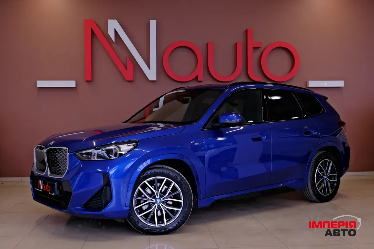 BMW iX1 - фото 1