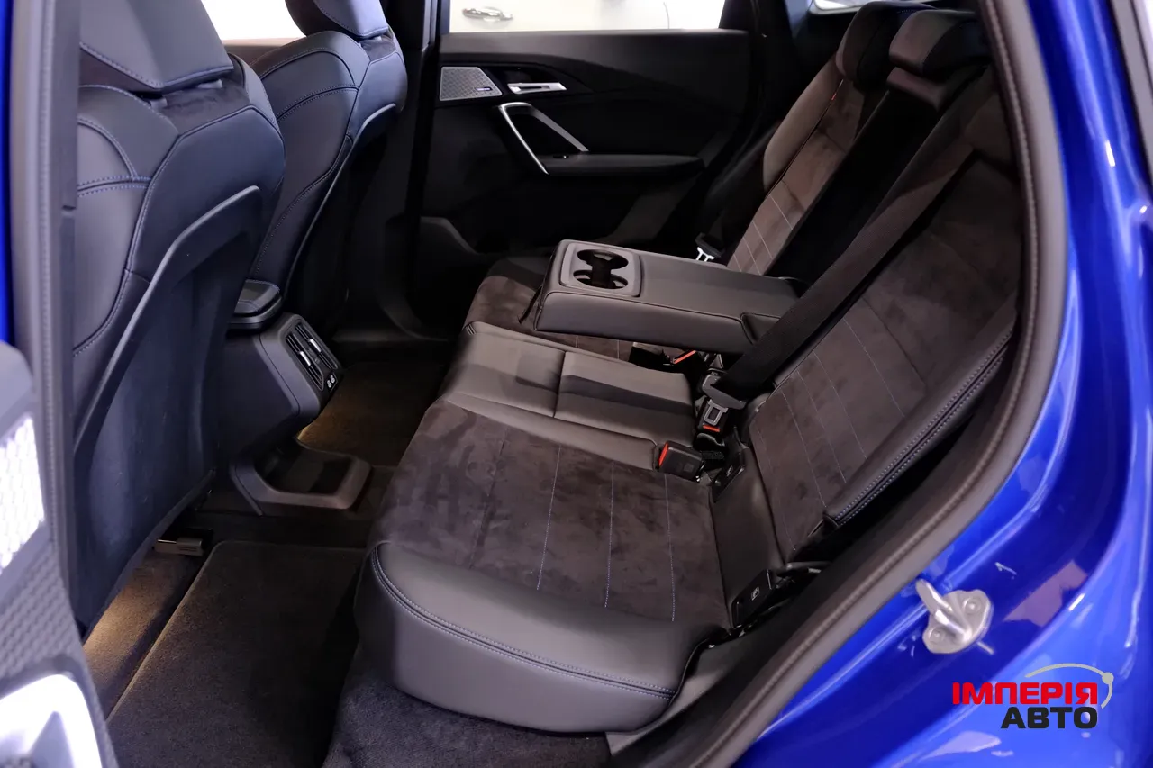 BMW iX1 - фото 8