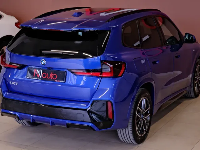 BMW iX1 - фото 5