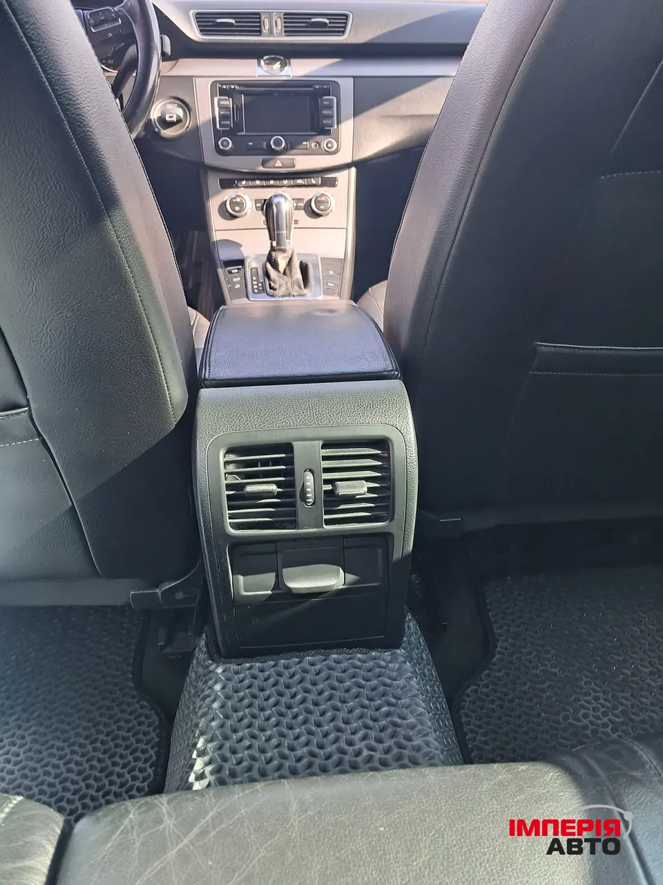 Volkswagen Passat - фото 12