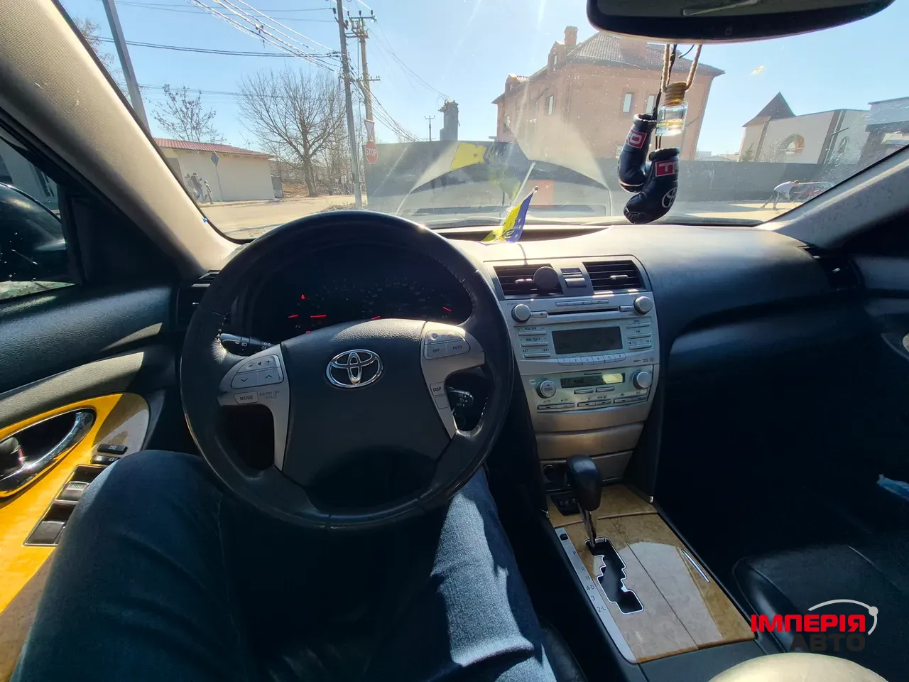 Toyota Camry - фото 1