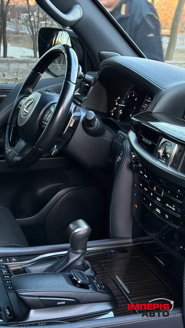 Lexus LX - фото 20