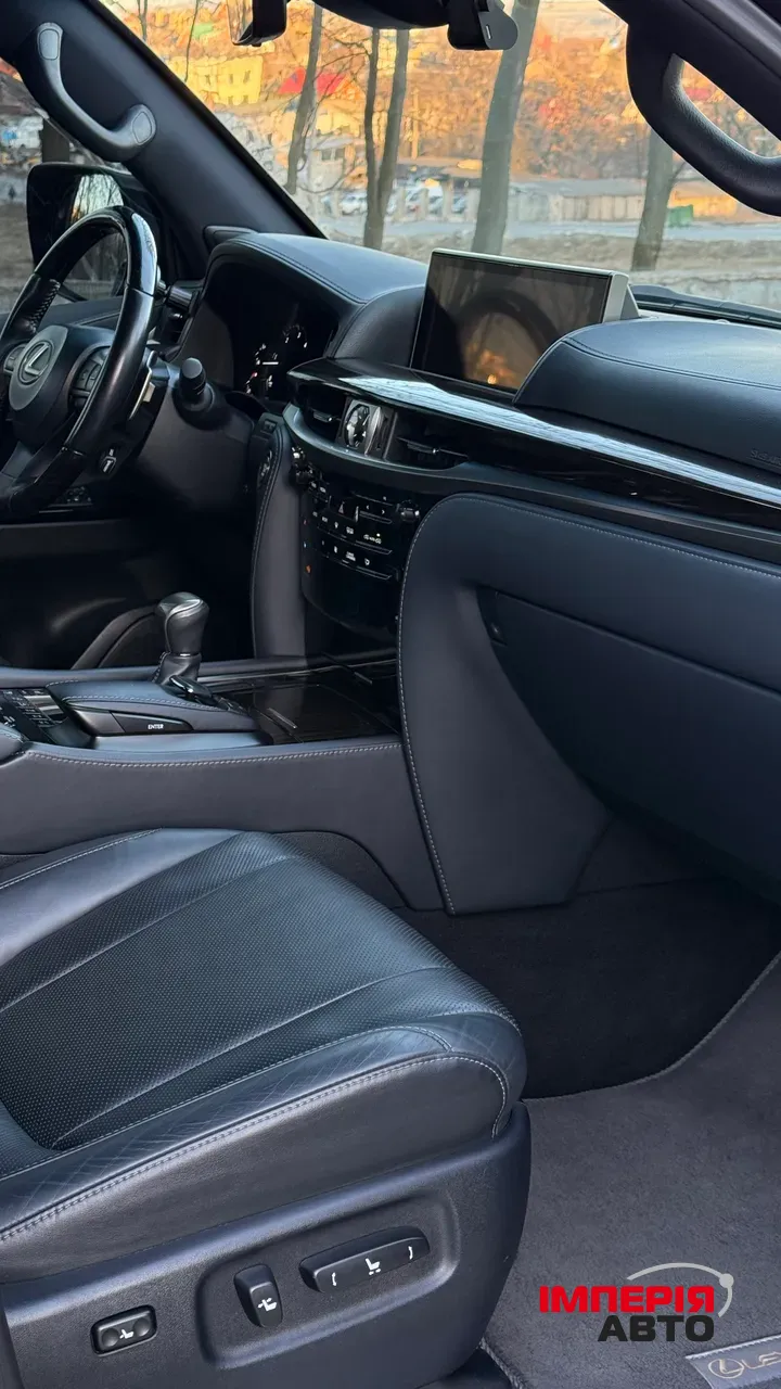 Lexus LX - фото 19