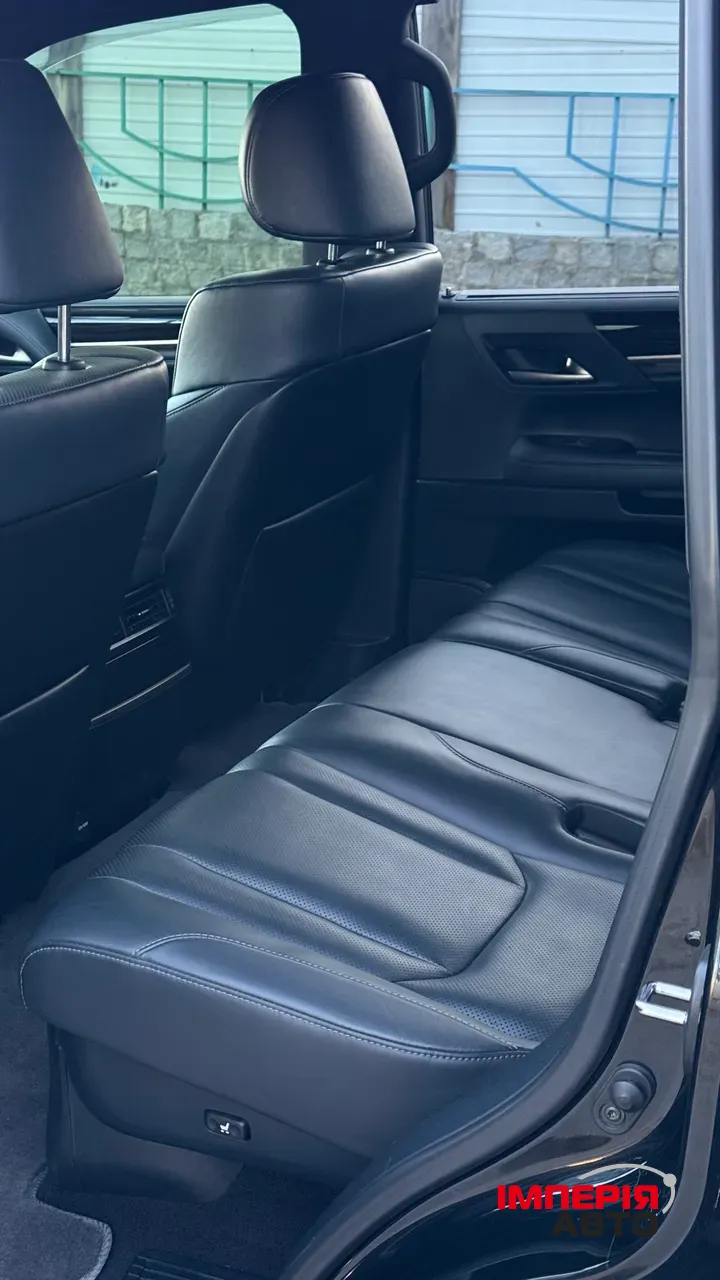 Lexus LX - фото 17
