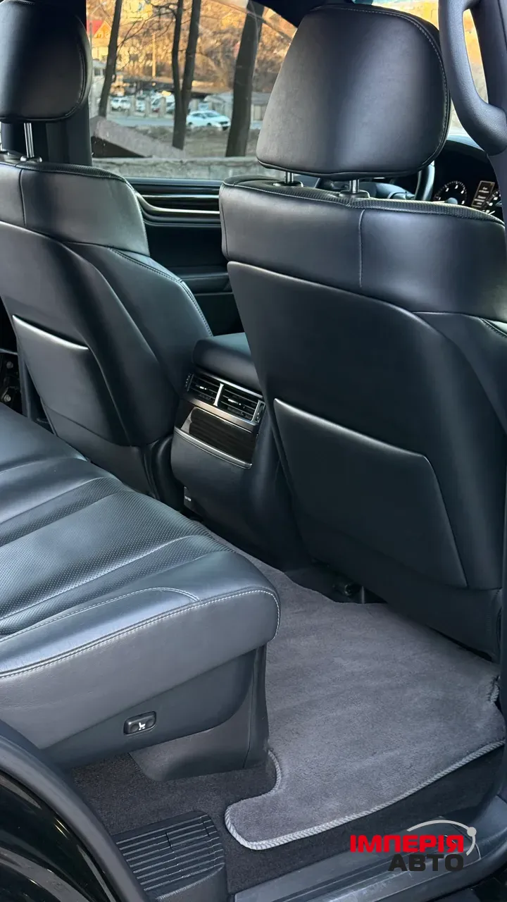 Lexus LX - фото 18