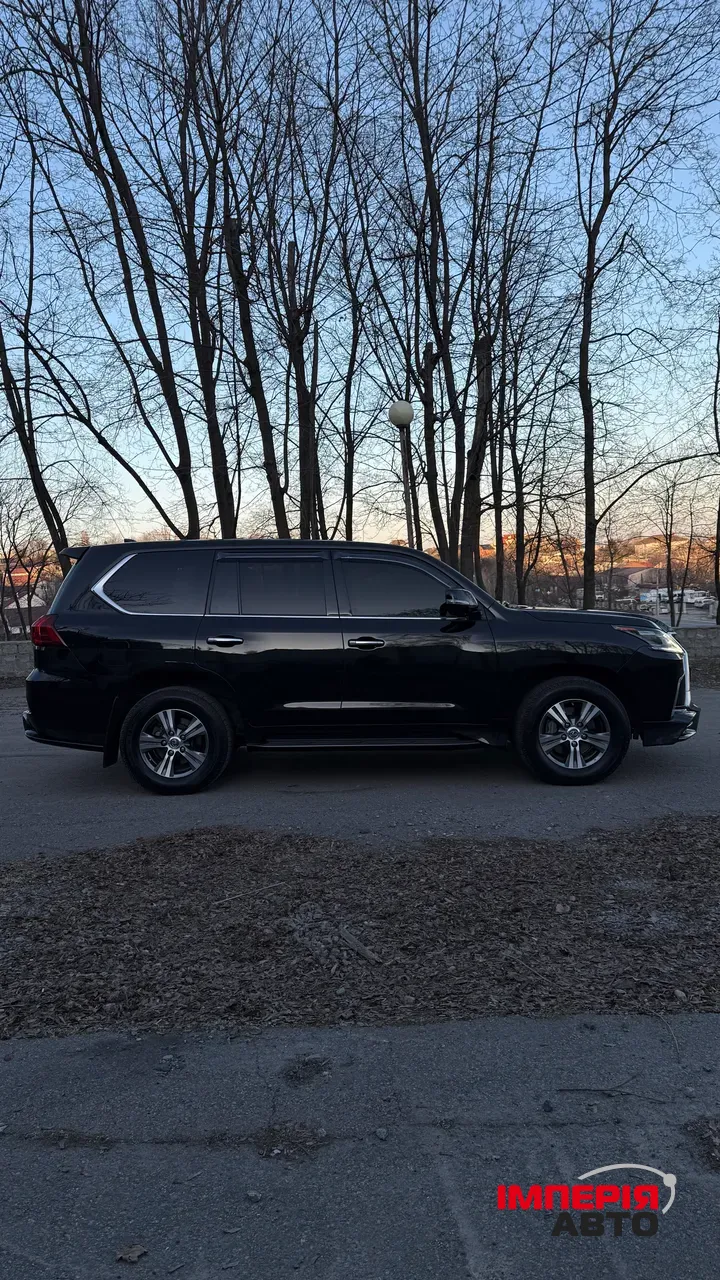 Lexus LX - фото 7