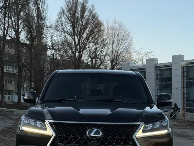 Lexus LX - фото 1