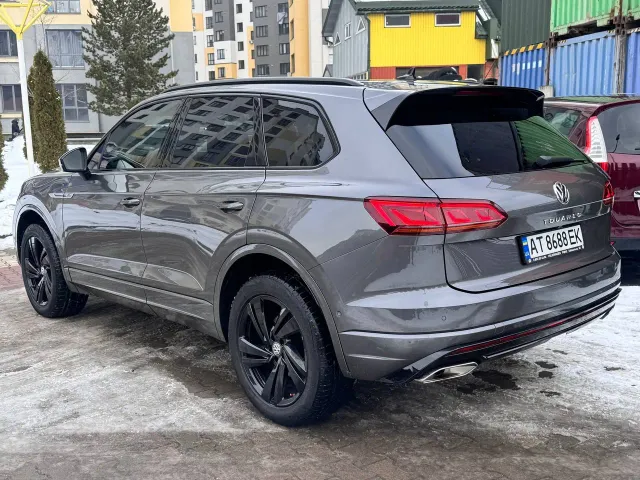Volkswagen Touareg - фото 2