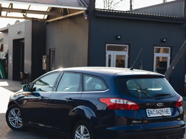 Ford Focus - фото 5