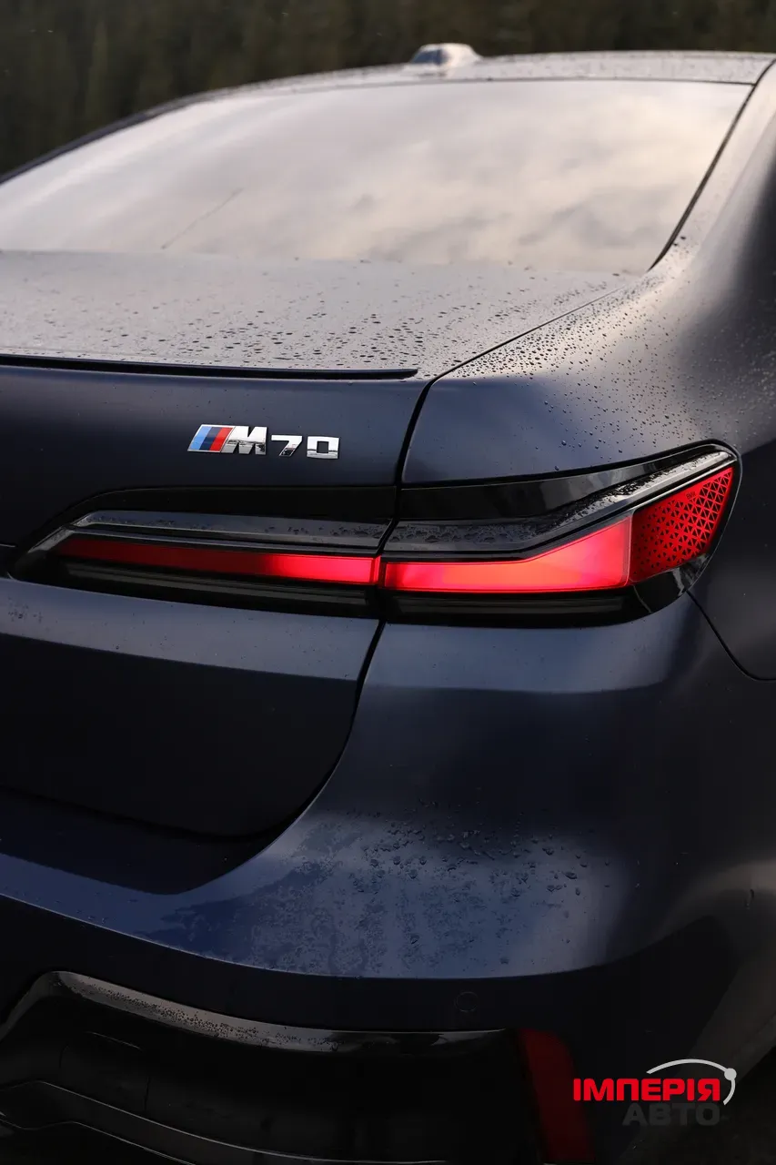 BMW i7 - фото 9