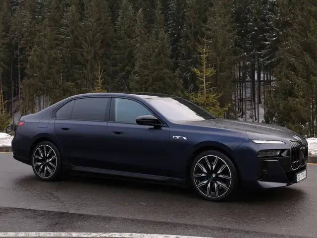 BMW i7 - фото 2