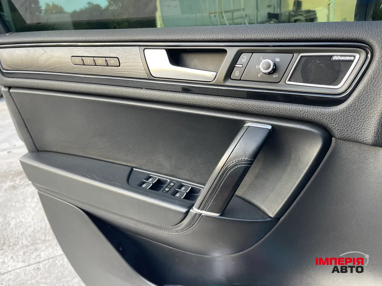 Volkswagen Touareg - фото 7