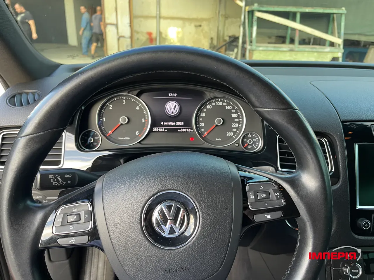 Volkswagen Touareg - фото 8