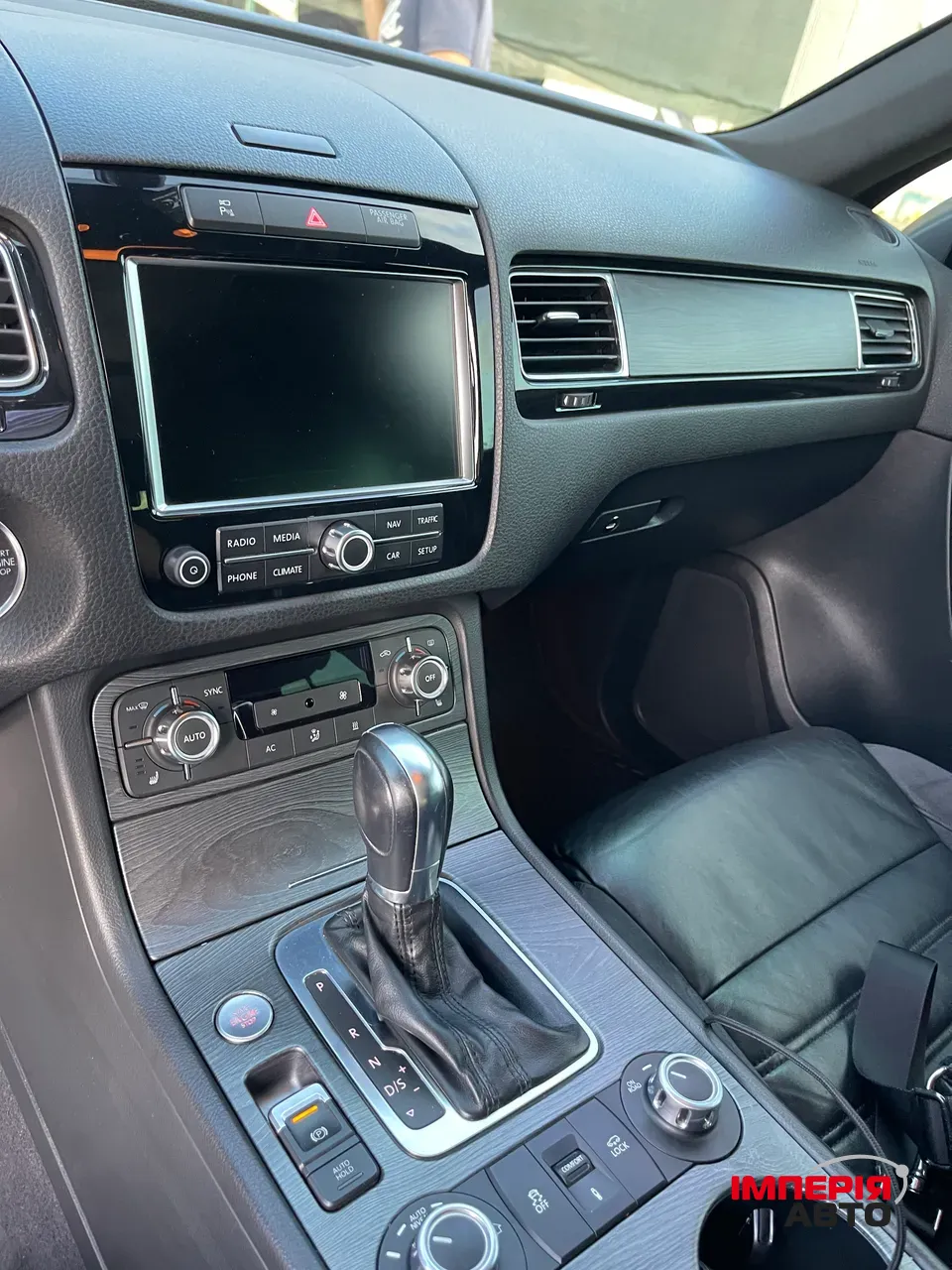 Volkswagen Touareg - фото 5