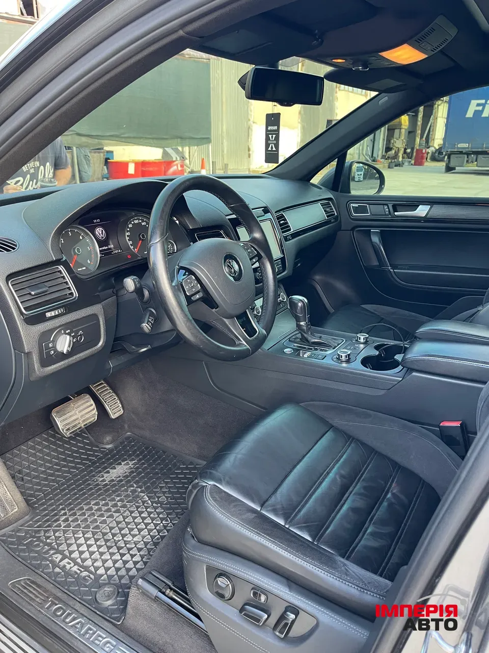 Volkswagen Touareg - фото 9