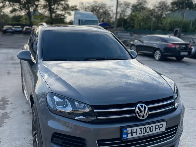Volkswagen Touareg - фото 1