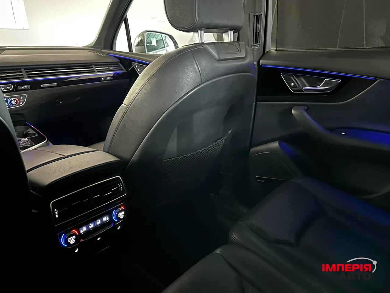 Audi Q7 - фото 6