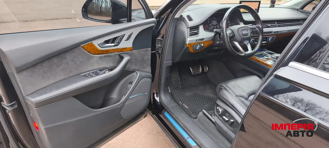 Audi Q7 - фото 11