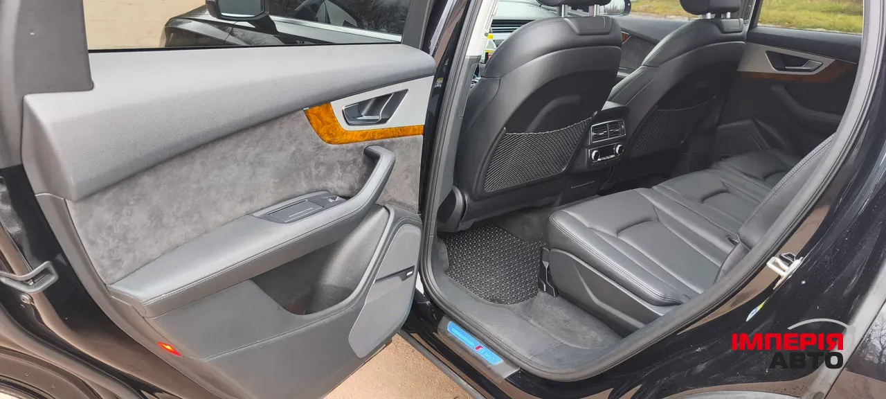 Audi Q7 - фото 9