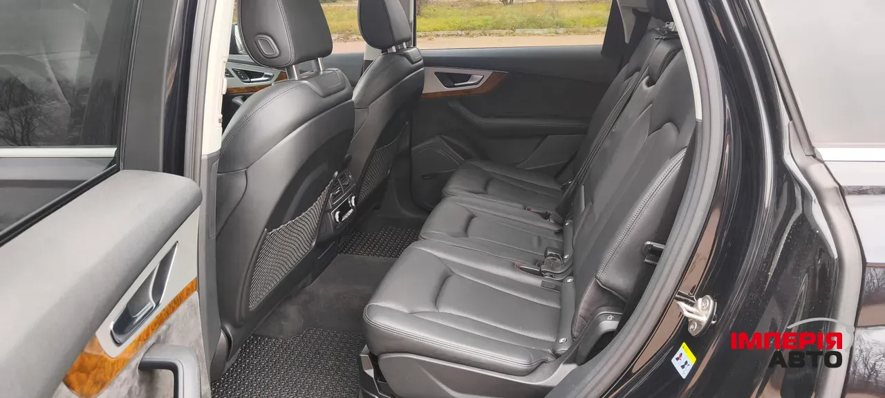 Audi Q7 - фото 10