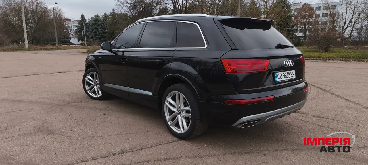 Audi Q7 - фото 6