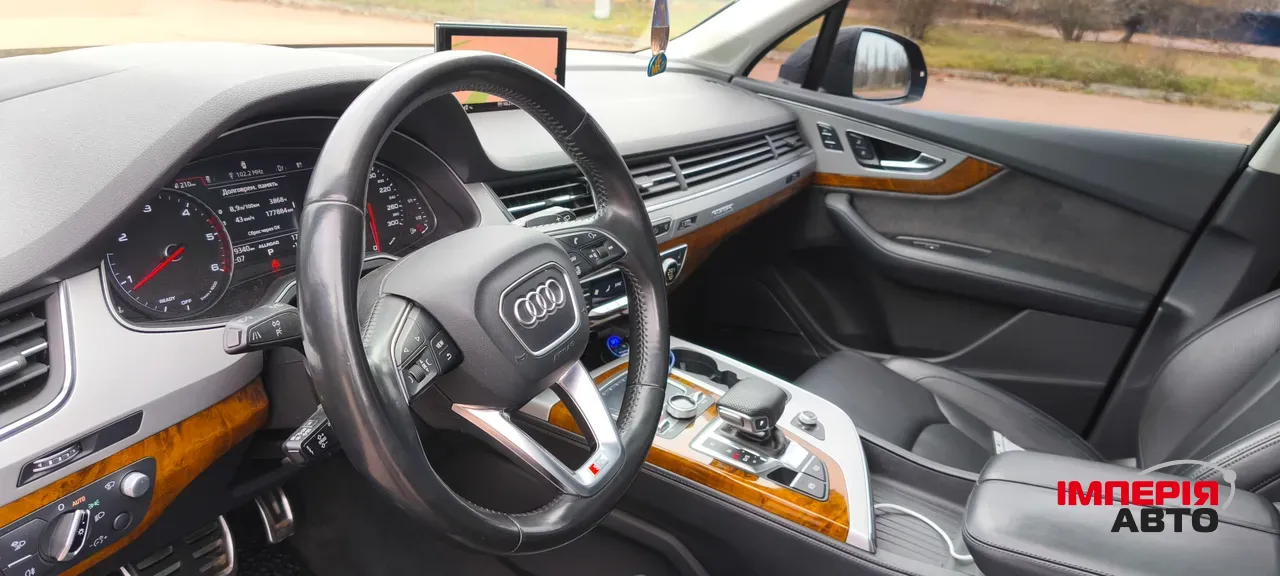 Audi Q7 - фото 16
