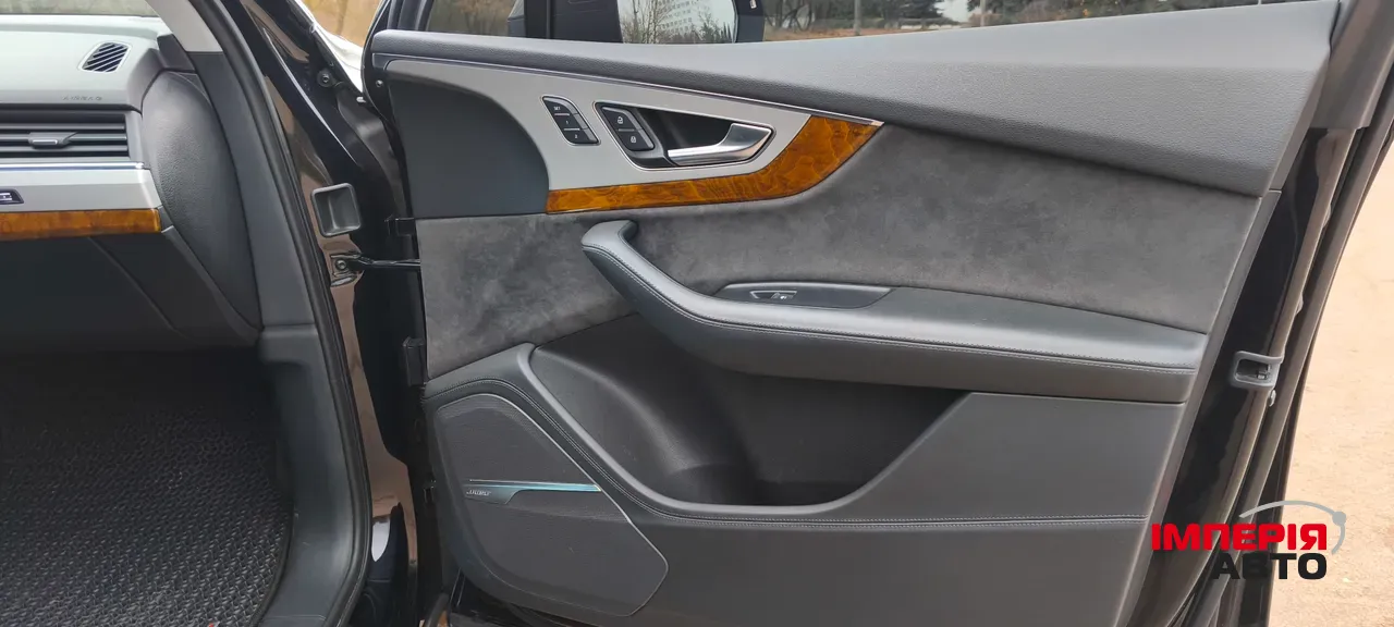 Audi Q7 - фото 28