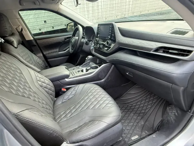 Toyota Highlander - фото 1