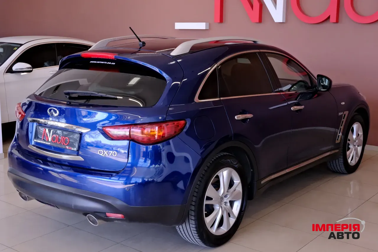 Infiniti QX70 - фото 5