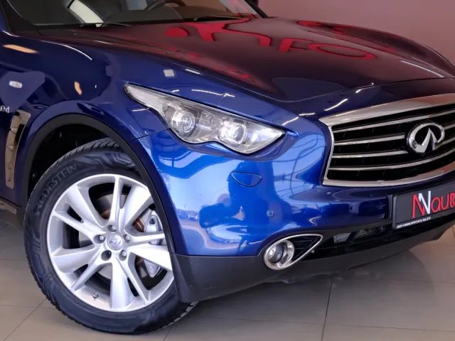 Infiniti QX70 - фото 3