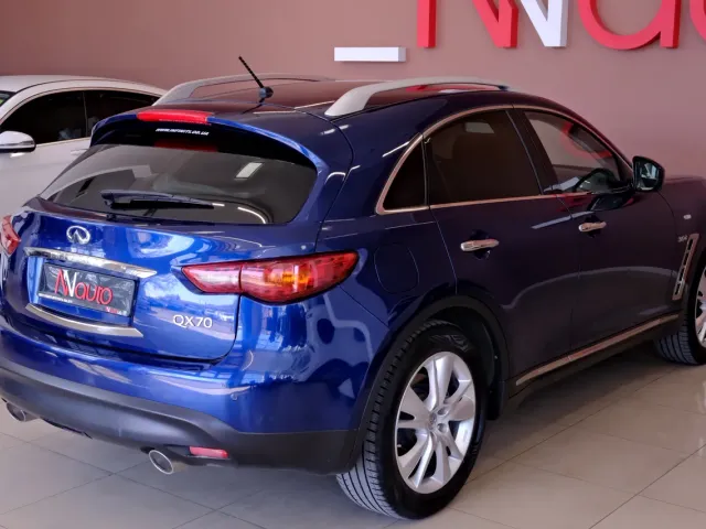 Infiniti QX70 - фото 5