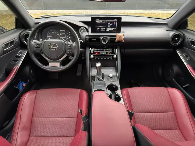 Lexus IS - фото 4