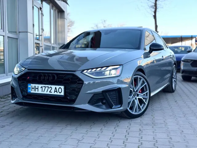 Audi S4 - фото 1