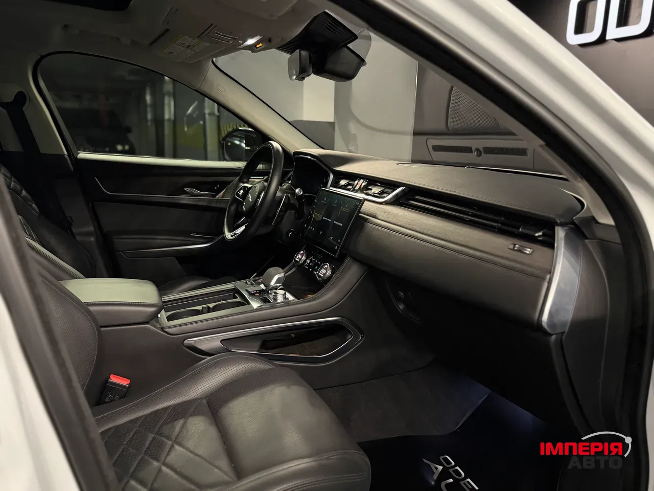 Jaguar F-Pace - фото 28