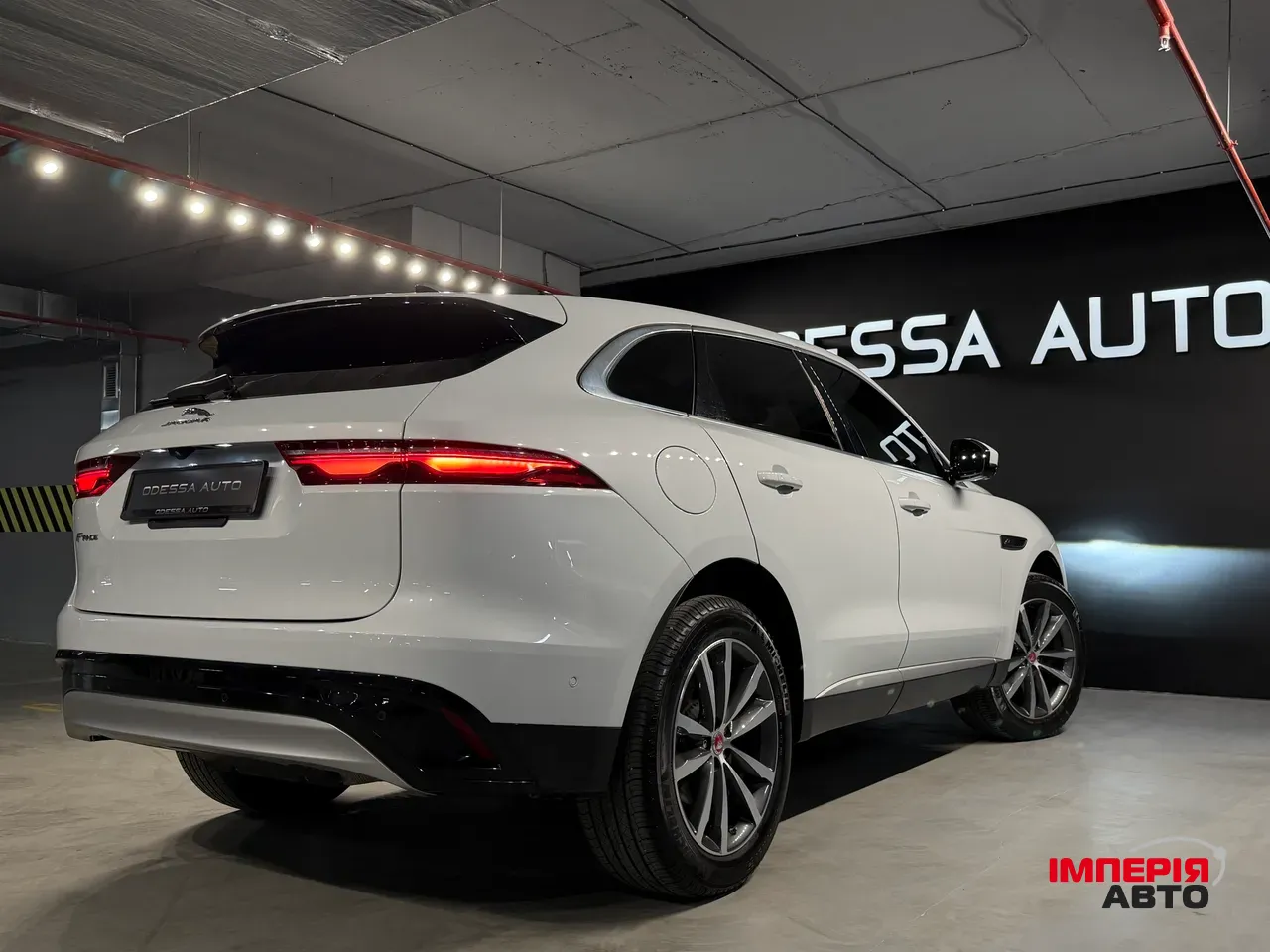 Jaguar F-Pace - фото 12