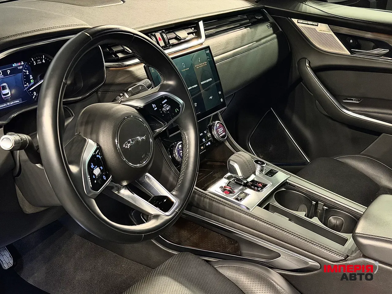 Jaguar F-Pace - фото 15