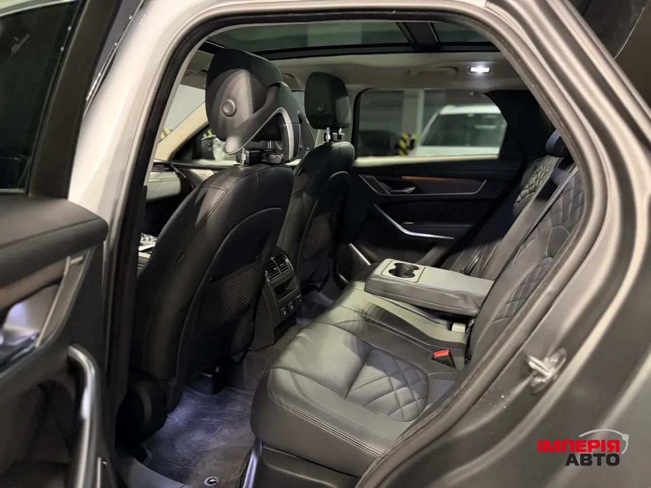 Jaguar F-Pace - фото 21