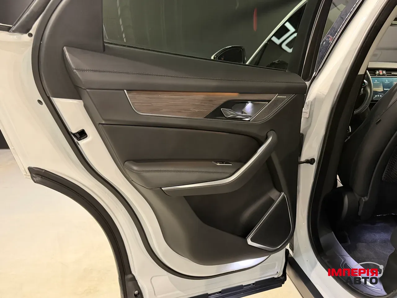 Jaguar F-Pace - фото 16