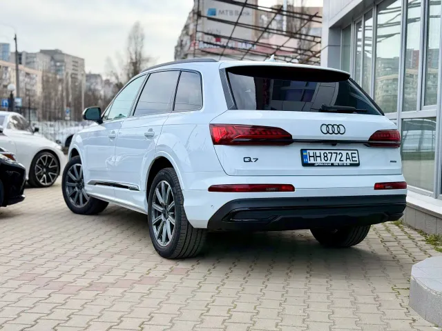 Audi Q7 - фото 2