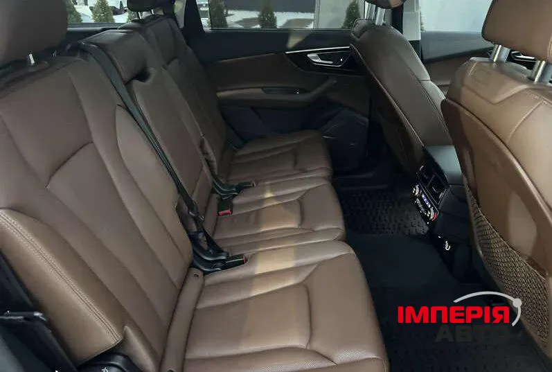 Audi Q7 - фото 7