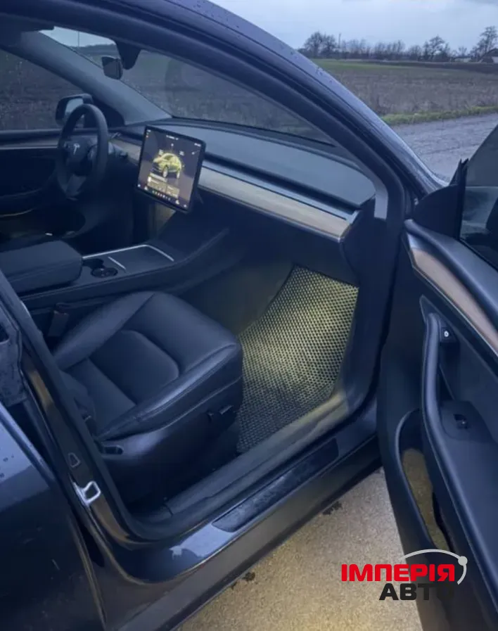Tesla Model Y - фото 7