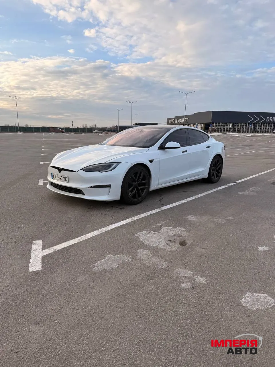 Tesla Model S - фото 1