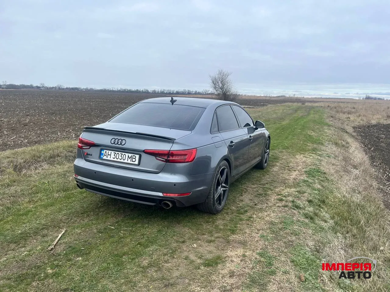 Audi A4 - фото 6