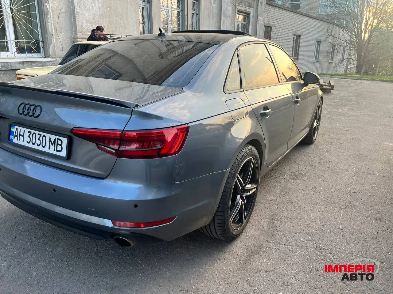 Audi A4 - фото 8