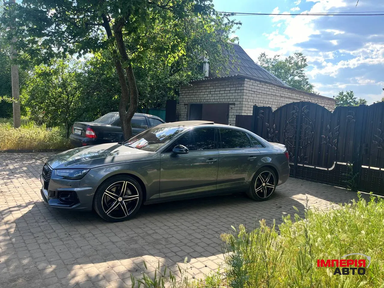 Audi A4 - фото 1