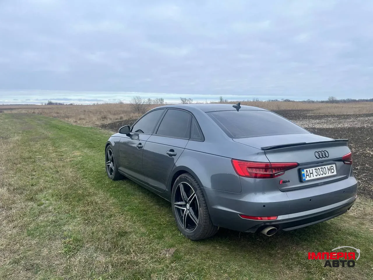 Audi A4 - фото 3