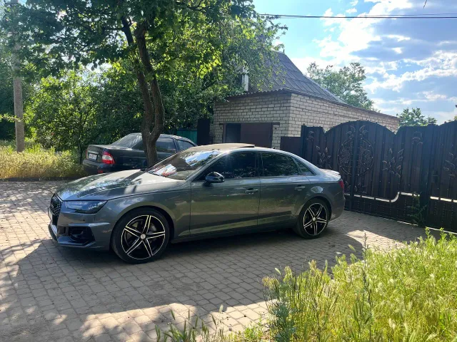 Audi A4 - фото 1