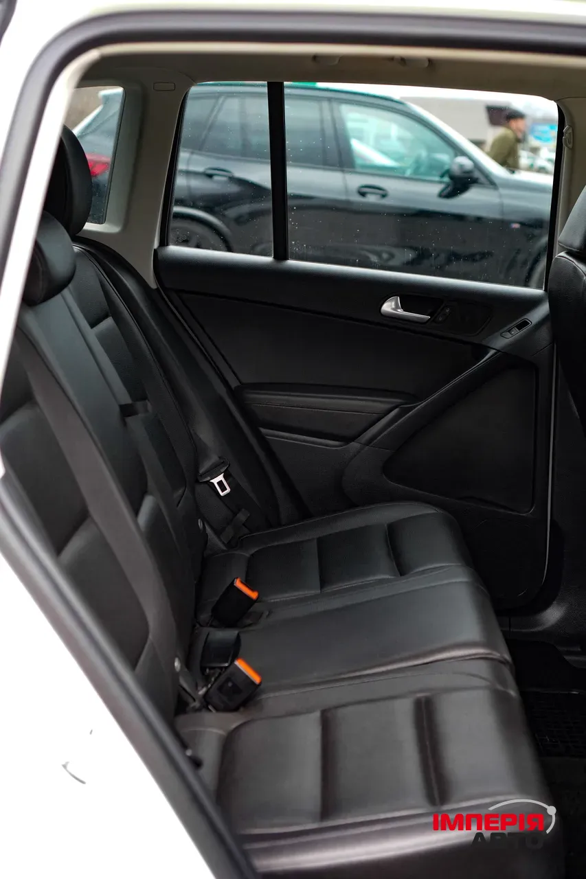 Volkswagen Tiguan - фото 12